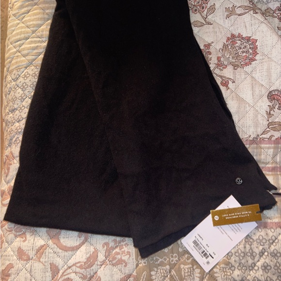 Lululemon cashmere scarf super soft and warm NWT🖤 - Picture 8 of 9